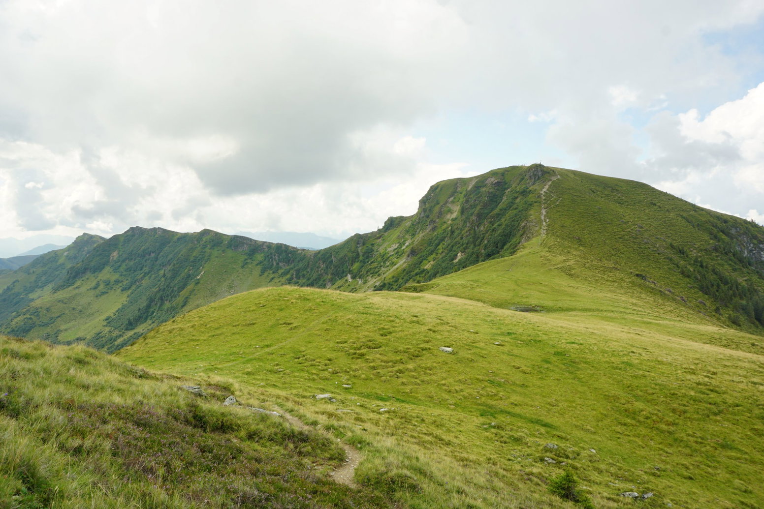 Schwalbenwand und Grat Richtung Hundstein. Foto Alpenverein Saalfelden