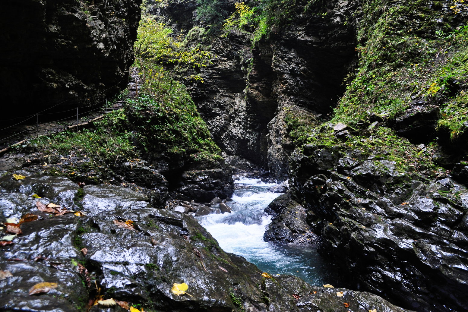Der Frutzbach rauscht durch das Laternsertal und hat dabei die Üble Schlucht geschaffen. Foto: Norman und Lisa