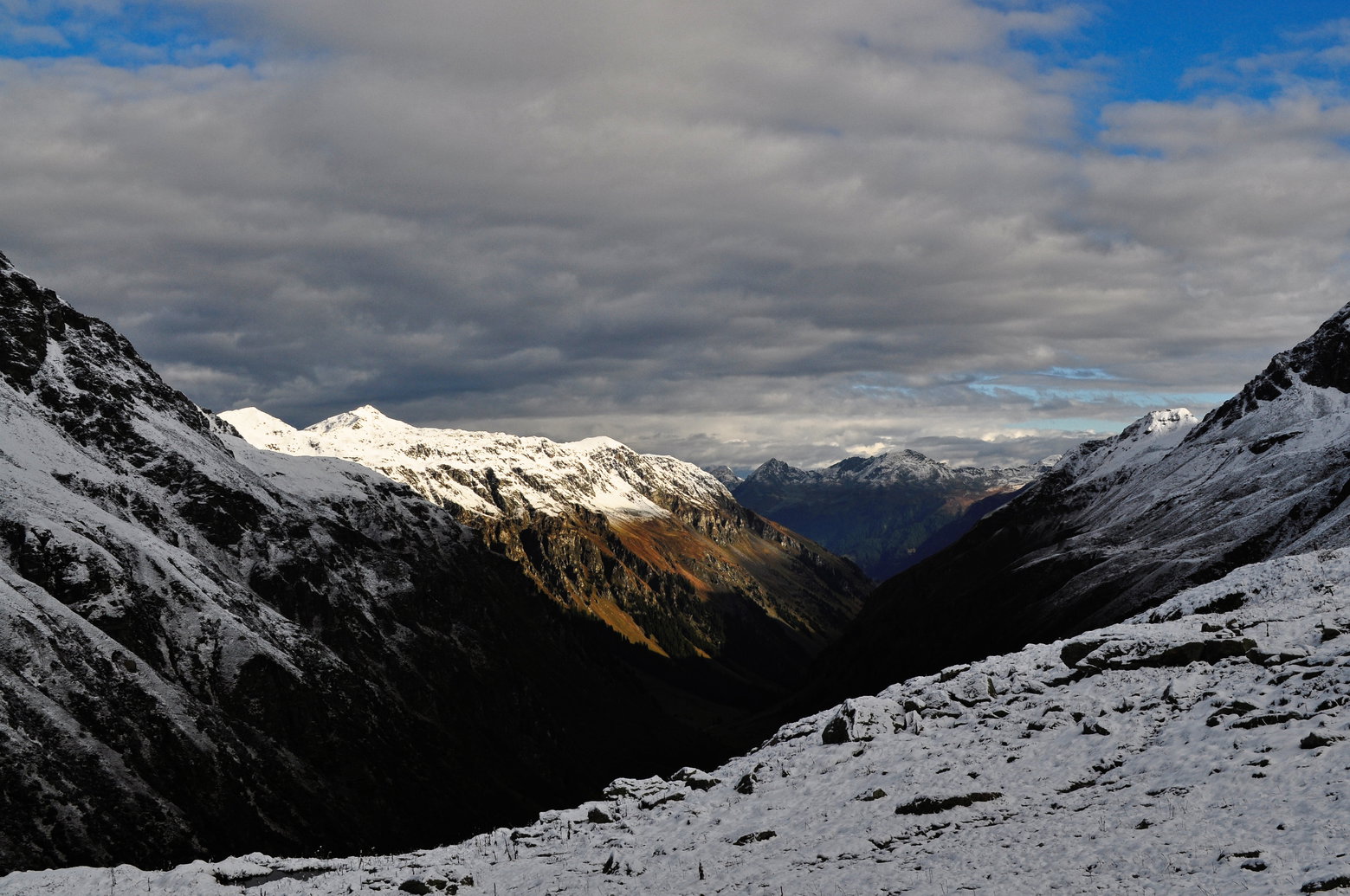 Blick übers Garneratal Richtung Gaschurn, im Hintergrund Verwall (Valschavieler Maderer). Foto: Norman und Lisa
