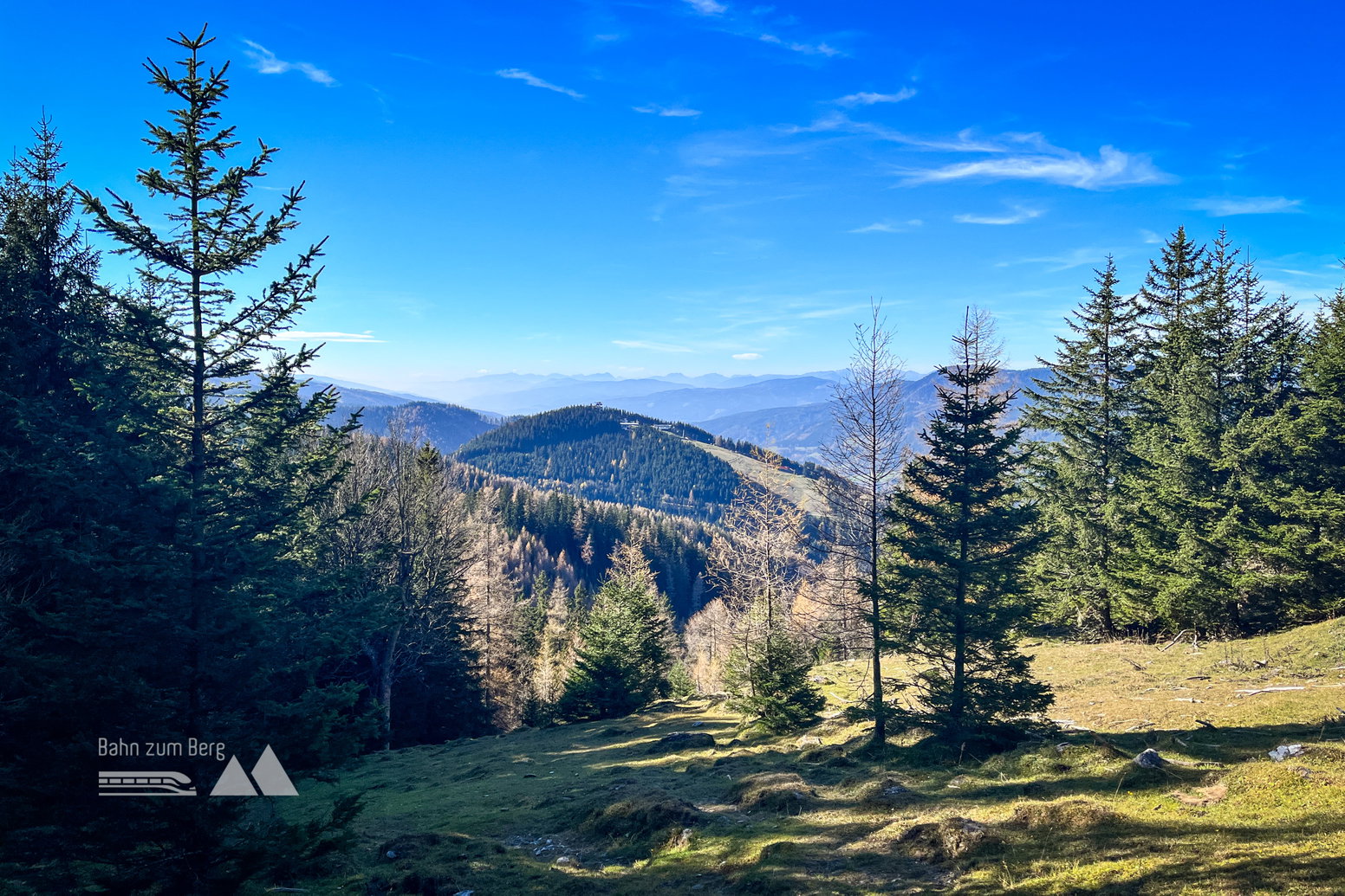 Wunderbares herbstliches Bergpanorama. Foto: Birgit Matzinger