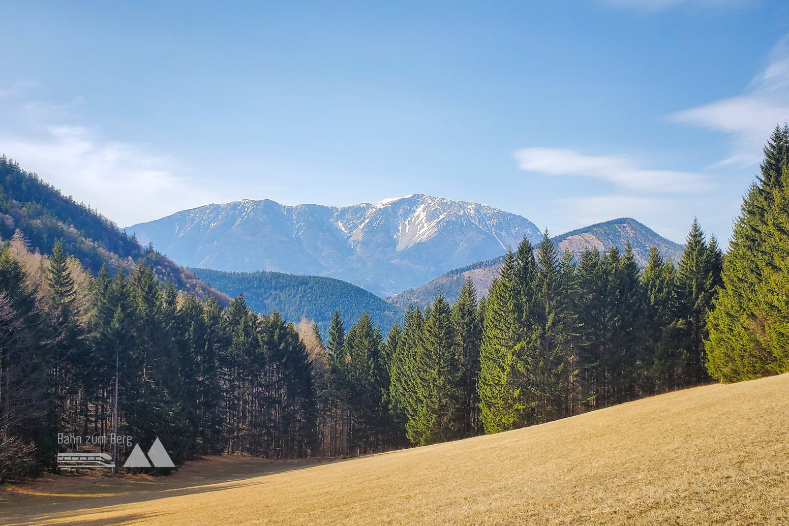 Weil man nicht genug vom Schneeberg haben kann, gibt es hier nochmal einen Blick von der Kaiserebene. Foto: Linda Prähauser