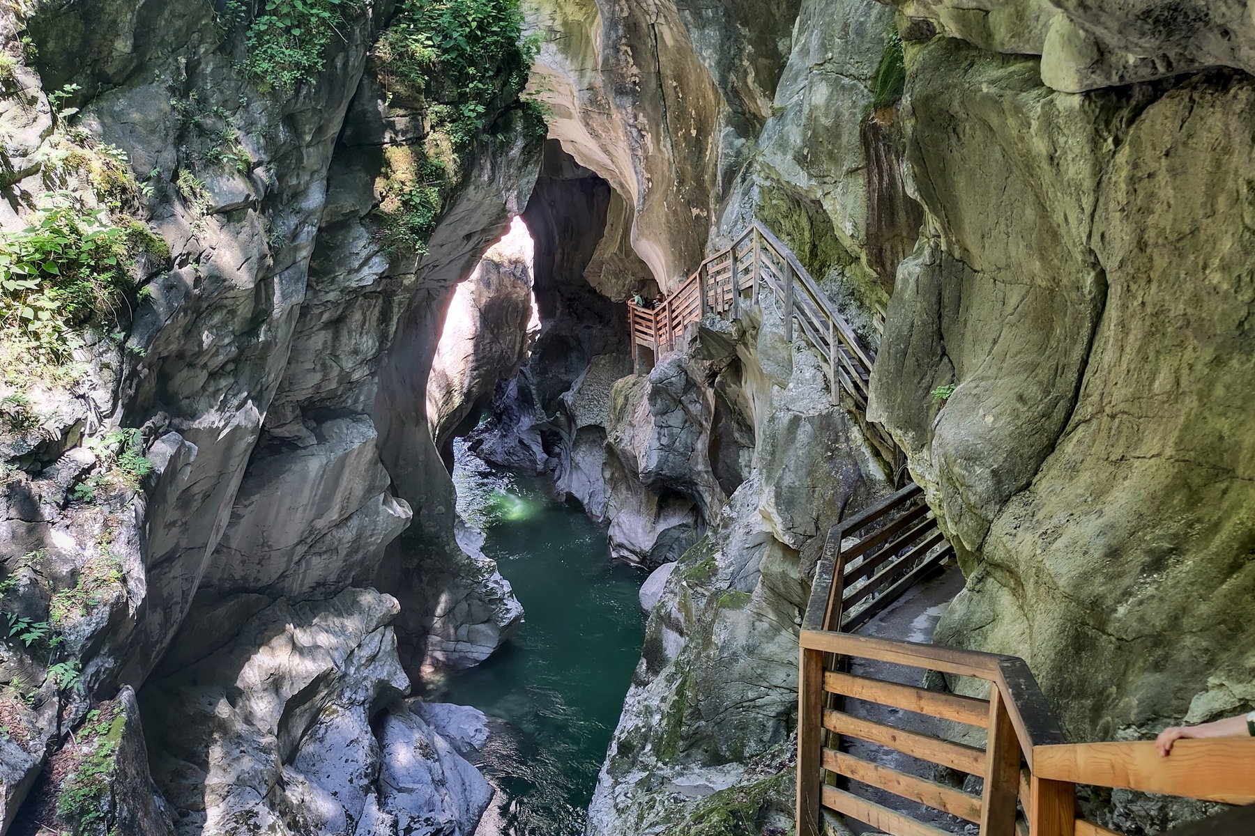 Die Wunderwelt aus Wasser, Fels und Licht. Foto: Karl Plohovich