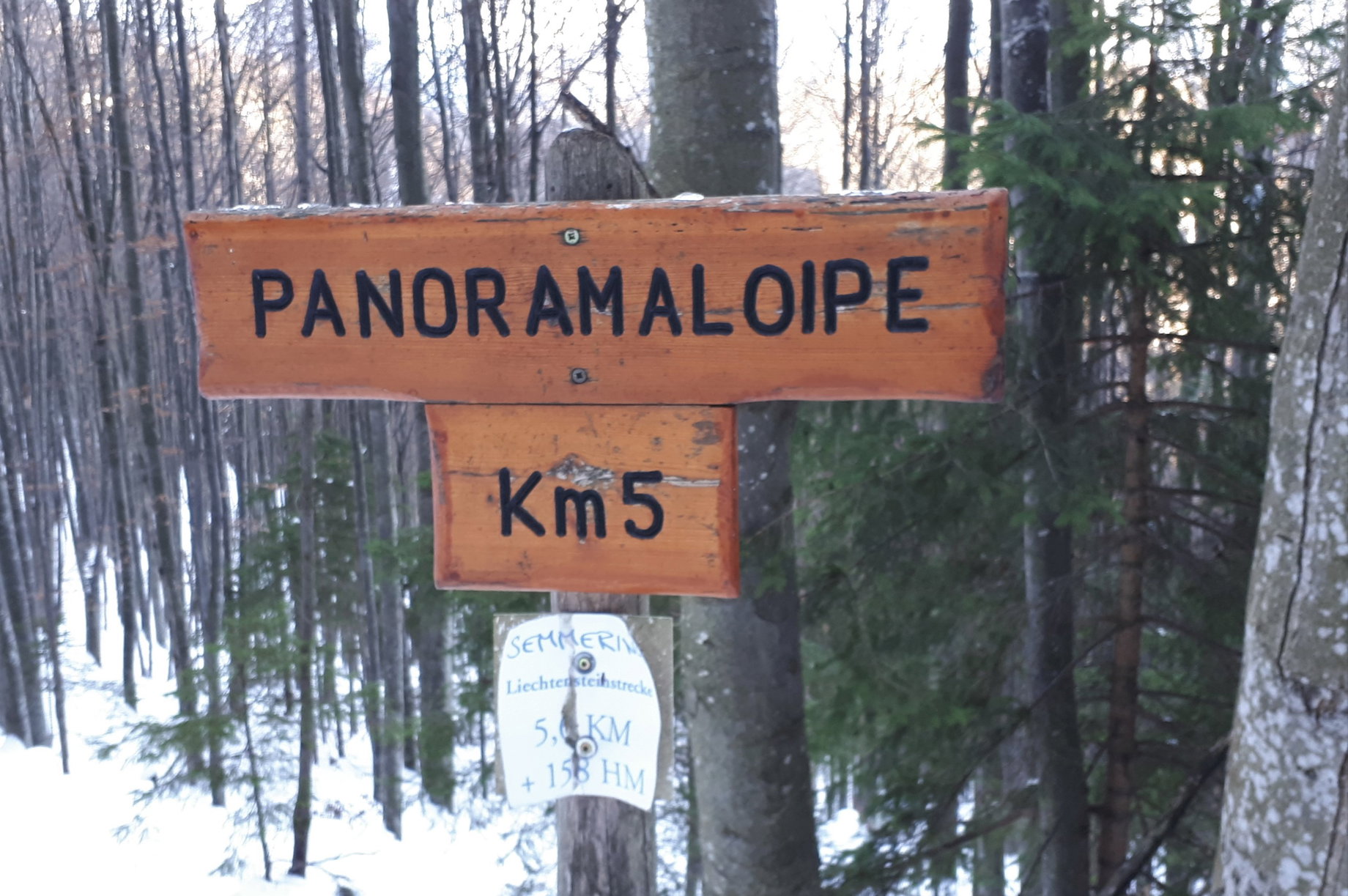 Kilometerangaben entlang der Loipe. Foto: Gerold Petritsch