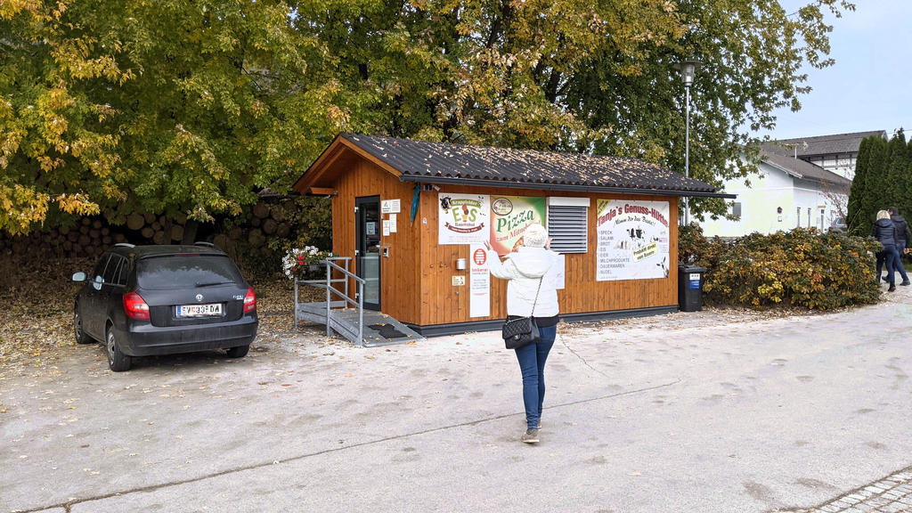 Selbstbedienungbauernshop beim Bahnhof. Foto: Martin Heppner