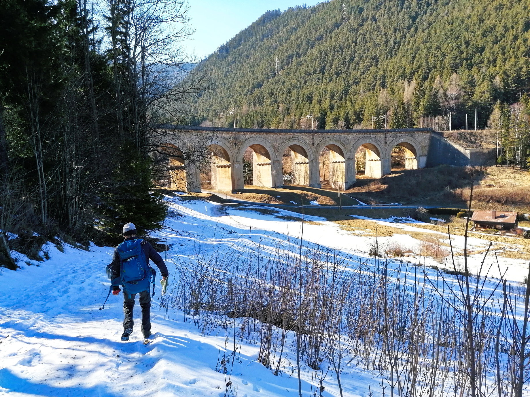 Im Schnee hinunter zur Fleischmannbrücke. Foto: Sarah Pallauf