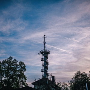Aus der Stadt hinausgehen: Von der Schmelz zum Schloss Wilhelminenberg und zur Jubiläumswarte