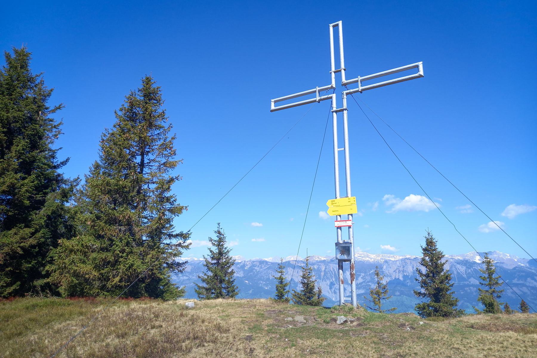 Bike and Hike auf den Blosen: Ruhig, steil und aussichtsreich