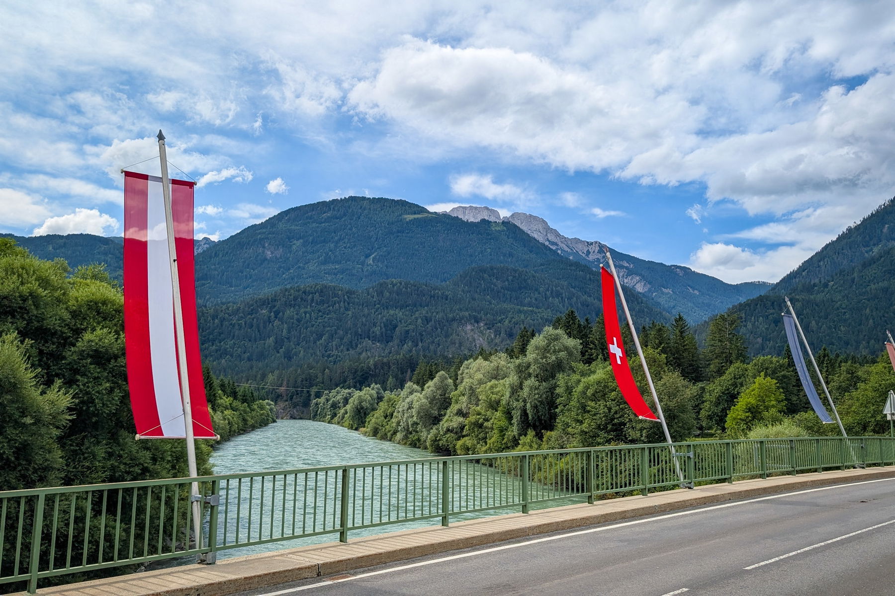 Die Drau flußabwärts, mit kleinem Abstecher zur E.T.-Compton-Hütte