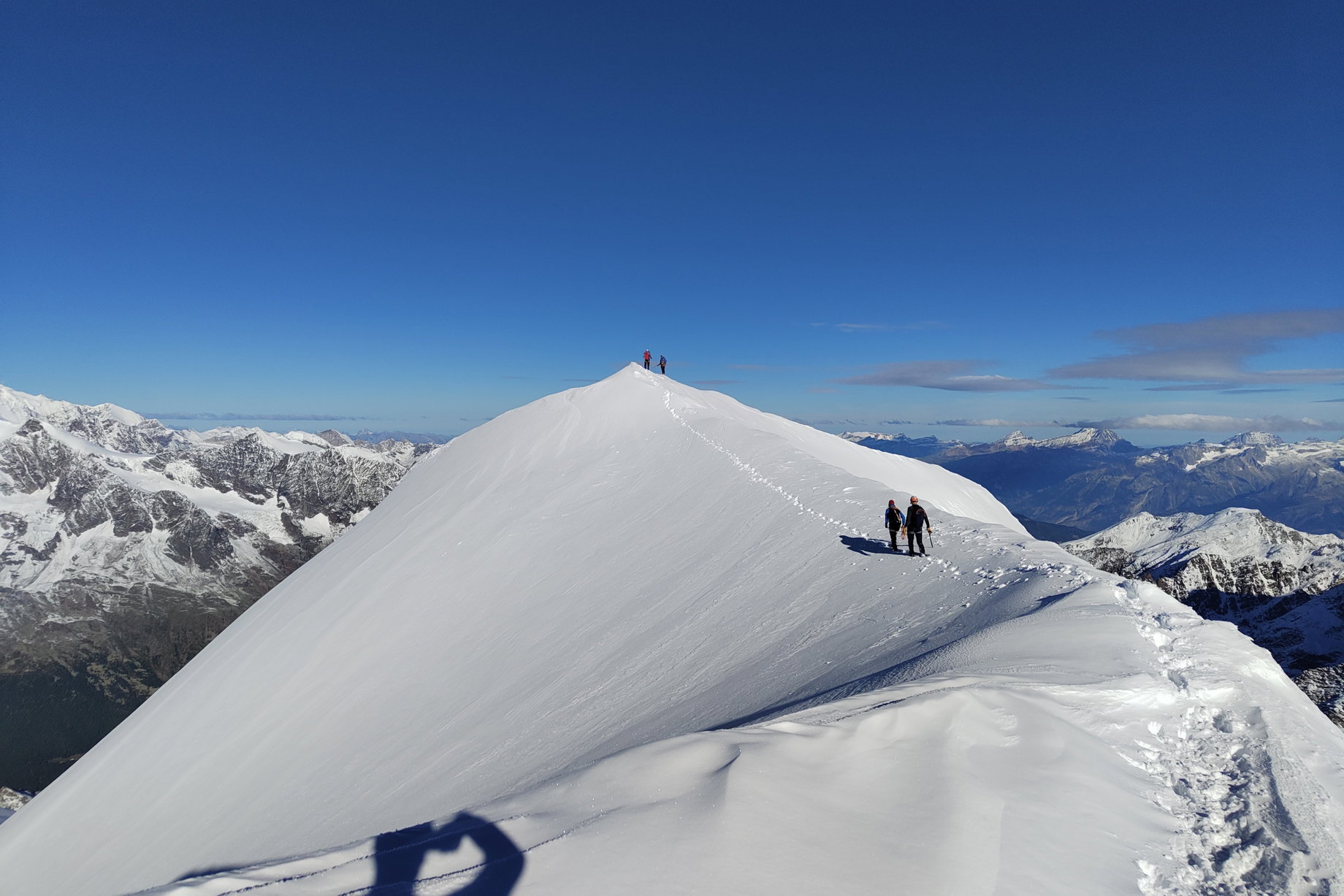 Die letzten Meter zum Weissmies-Gipfel. Foto: Simon Widy