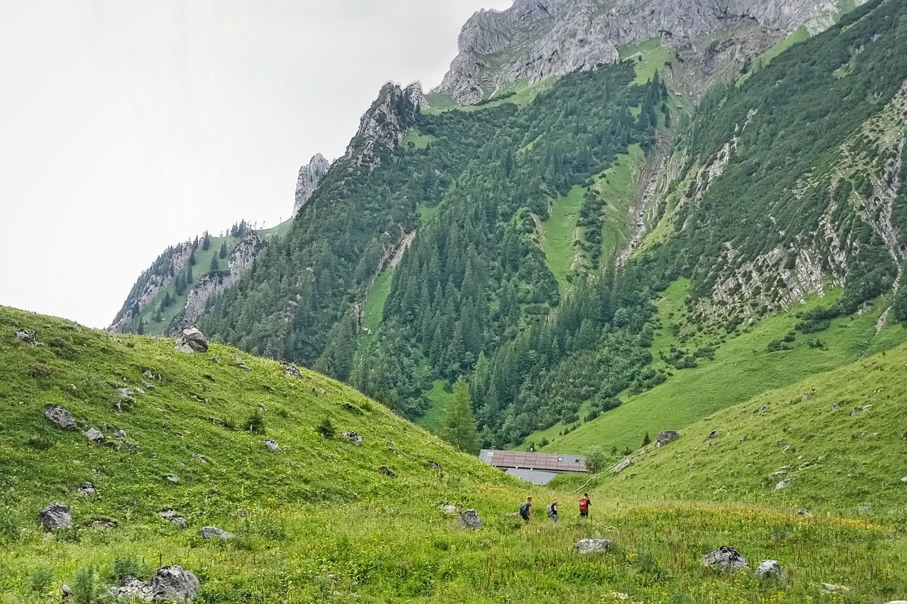 Rundweg unterhalb der Zimba im Sarotlatal